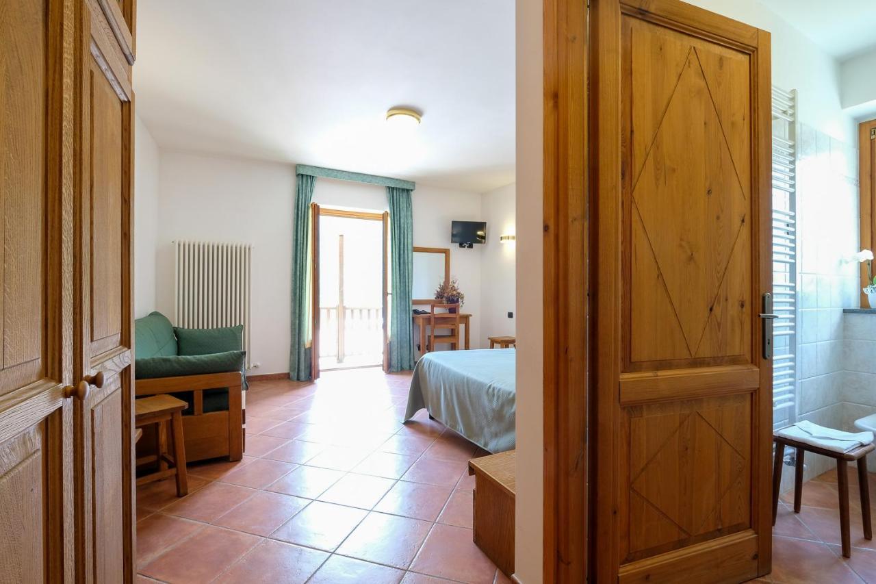 Hotel Casalpina Don Barra Pragelato Eksteriør billede